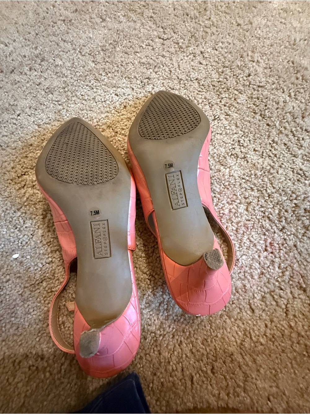 Alfani Step 'n Flex Babbsy Coral Faux Croc Pointed Toe Slingback Heels Size 7.5 - Picture 4 of 5